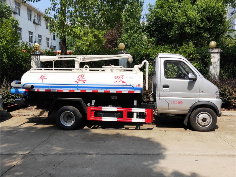 藍(lán)牌汽油版2方吸糞車(chē)