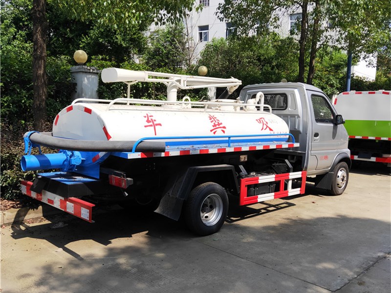 藍(lán)牌汽油版2方吸糞車(chē)