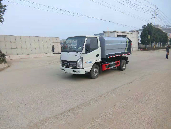 凱馬4方自裝卸式垃圾車